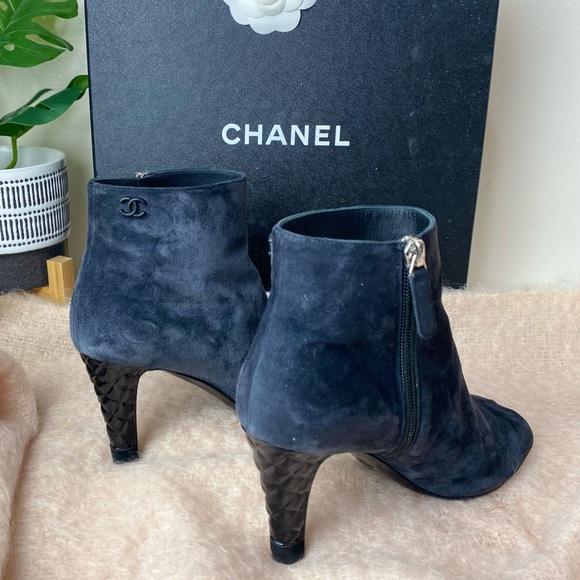 Chanel Interlocking CC Logo Short Bootie - Picture 8 of 15